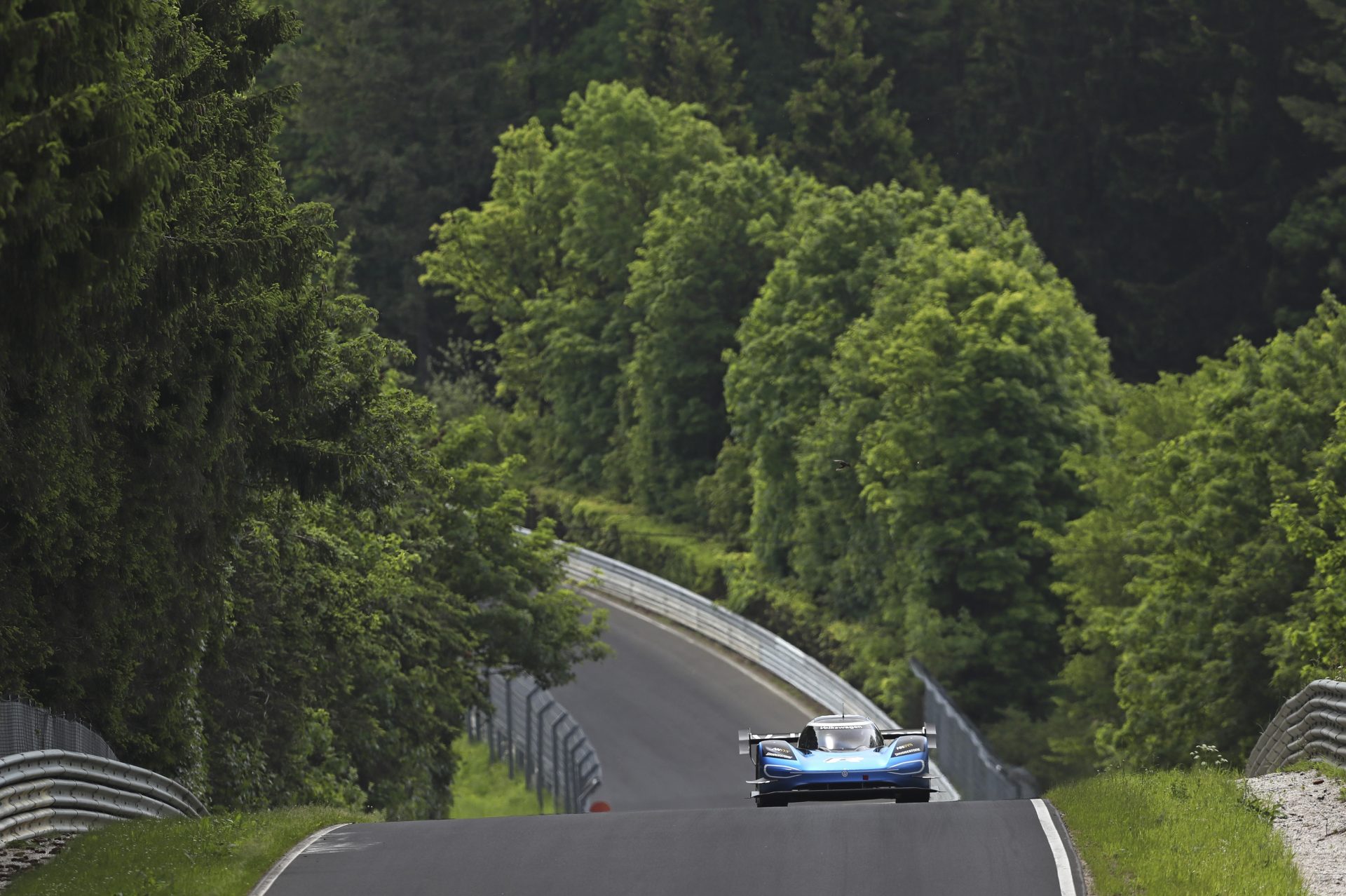 Romain Dumas (F) in the Volkswagen ID.R on the sweeping bends at the Nürburgring